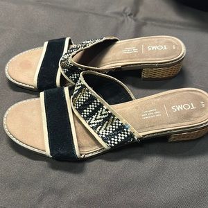 Toms sandals. Like new. Size 9